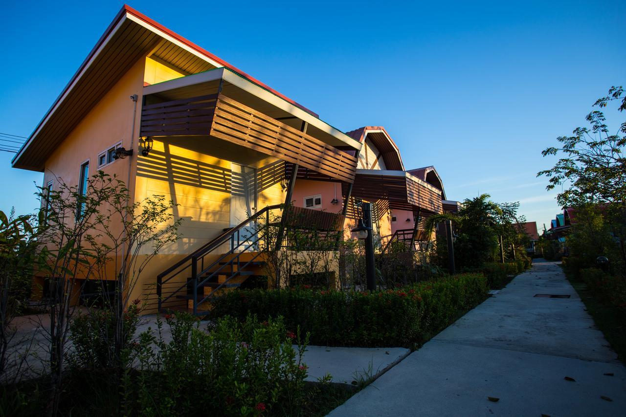 Baan Tor Mai Resort Suphan Buri Exterior foto
